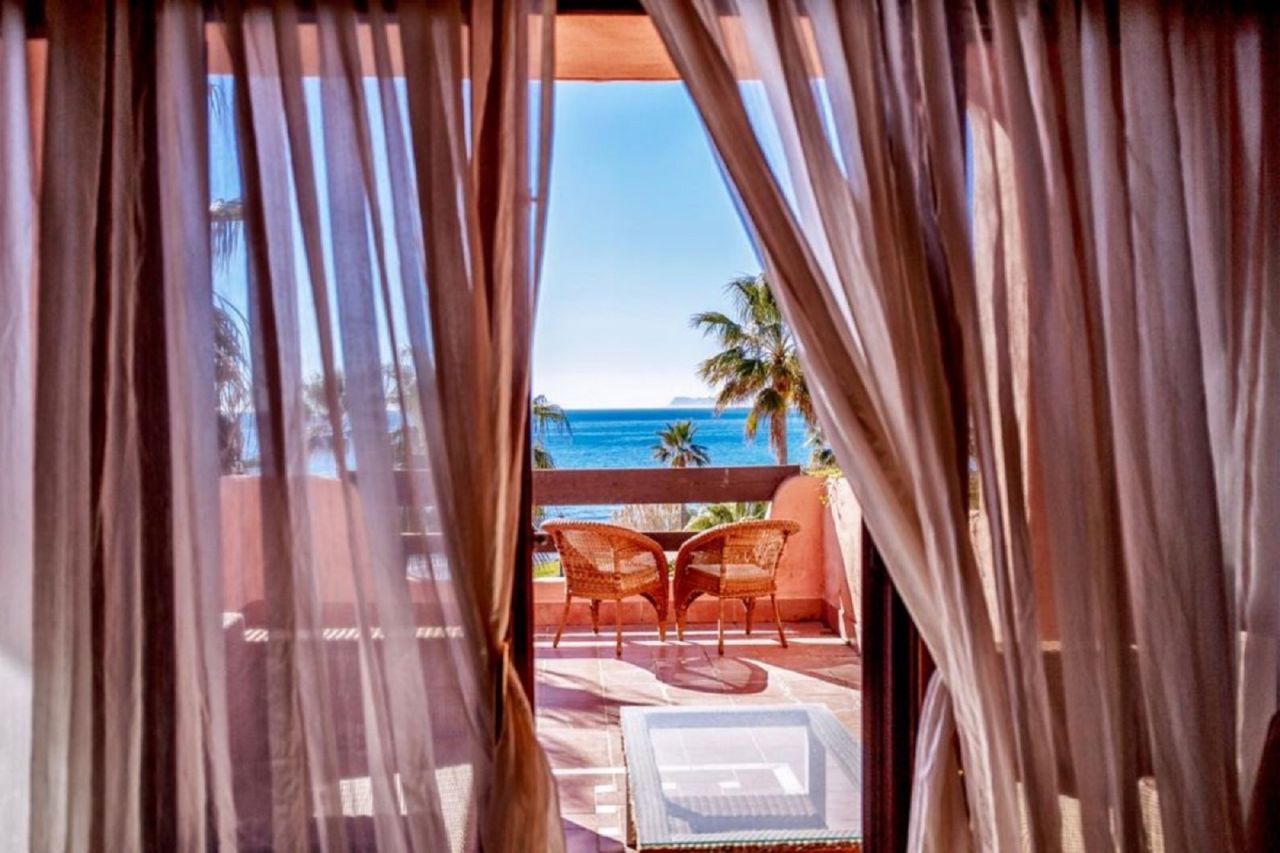 Firstline Beach Penthouse in Mar Azul