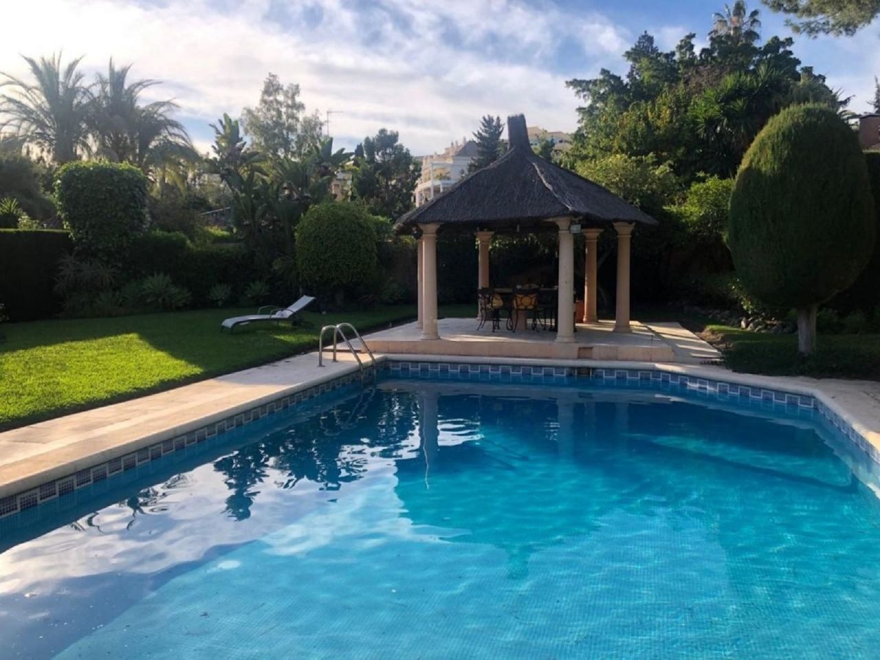 Spectacular villa in Aloha close to the golf course