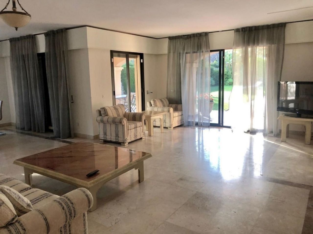 Spectacular villa in Aloha close to the golf course