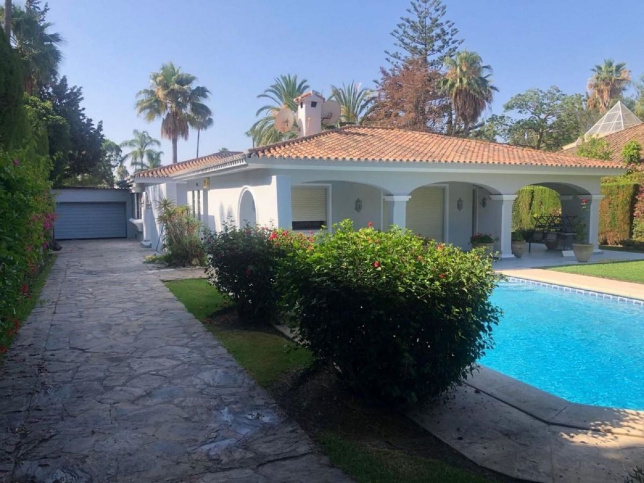 Spectacular villa in Aloha close to the golf course