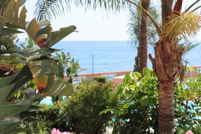 1st line Beach Luxury apartment with frontal sea views