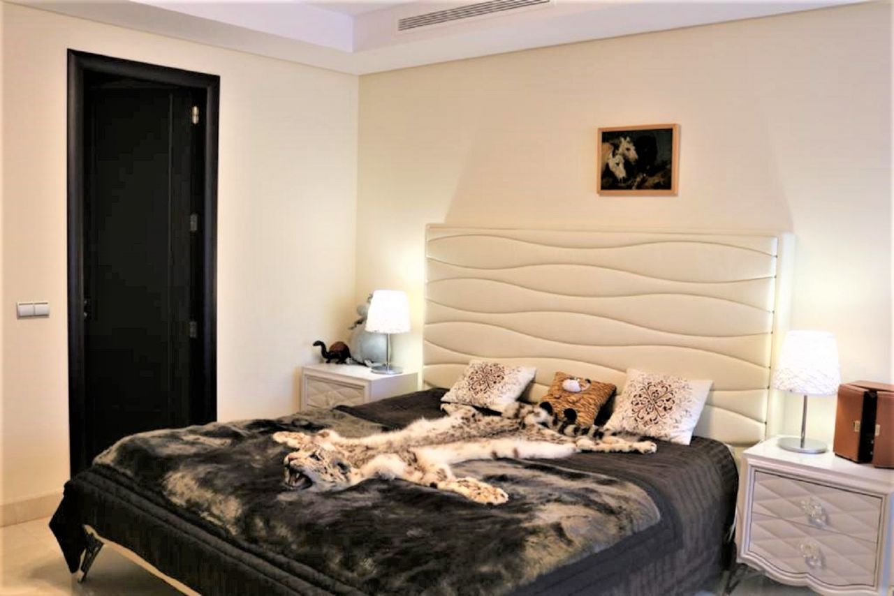 1st line Beach Luxury apartment with frontal sea views