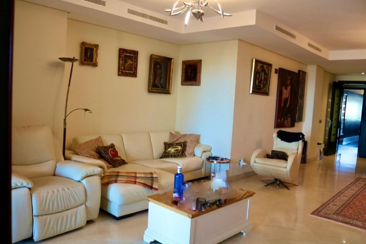 1st line Beach Luxury apartment with frontal sea views