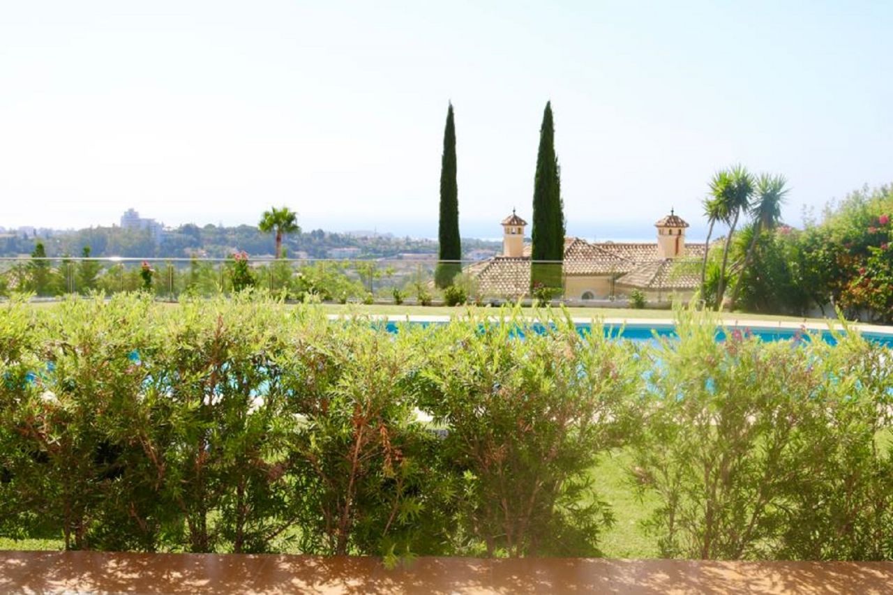 1st line Beach Luxury apartment with frontal sea views