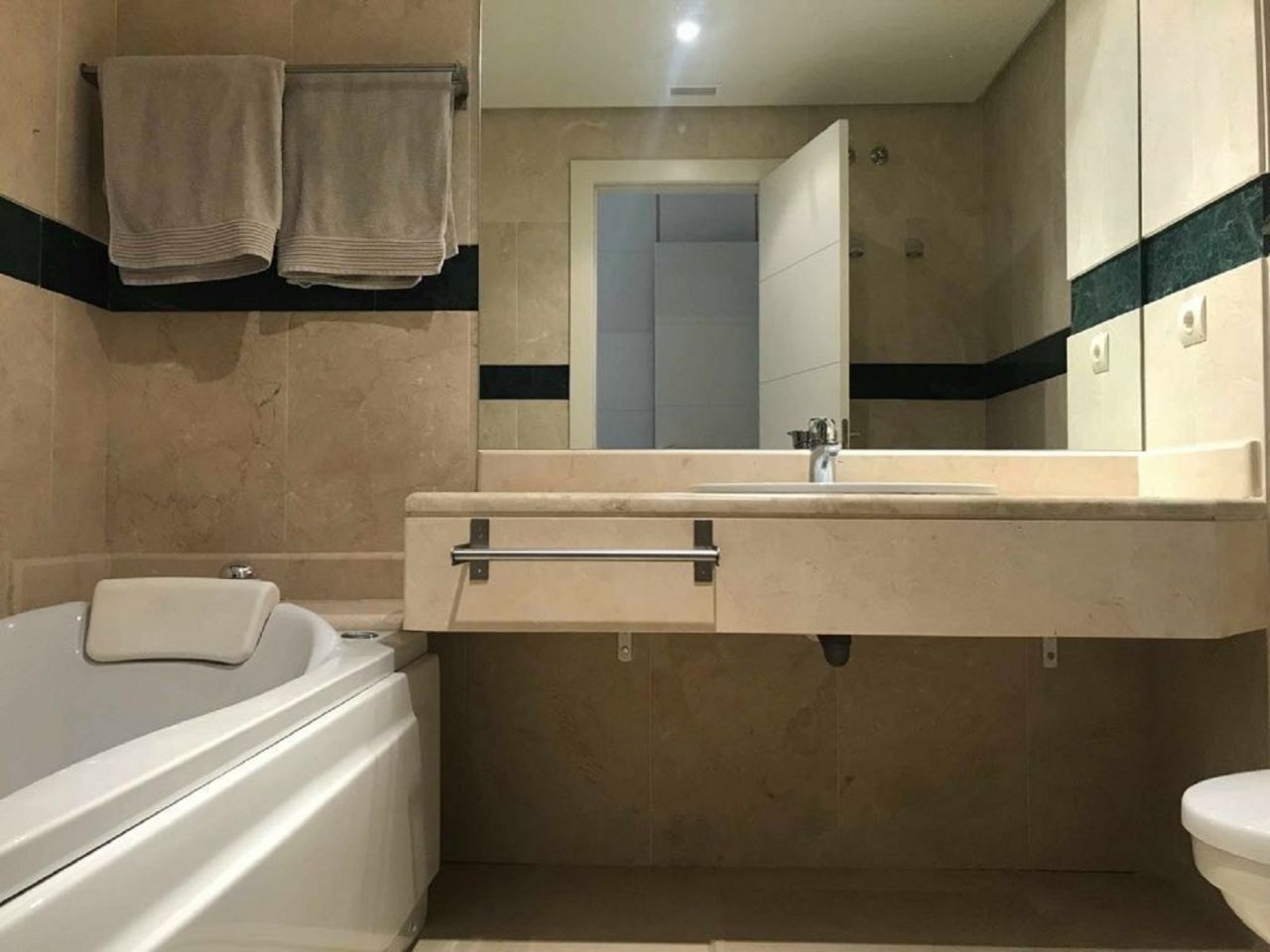 Magnificent apartment close to several golf courses