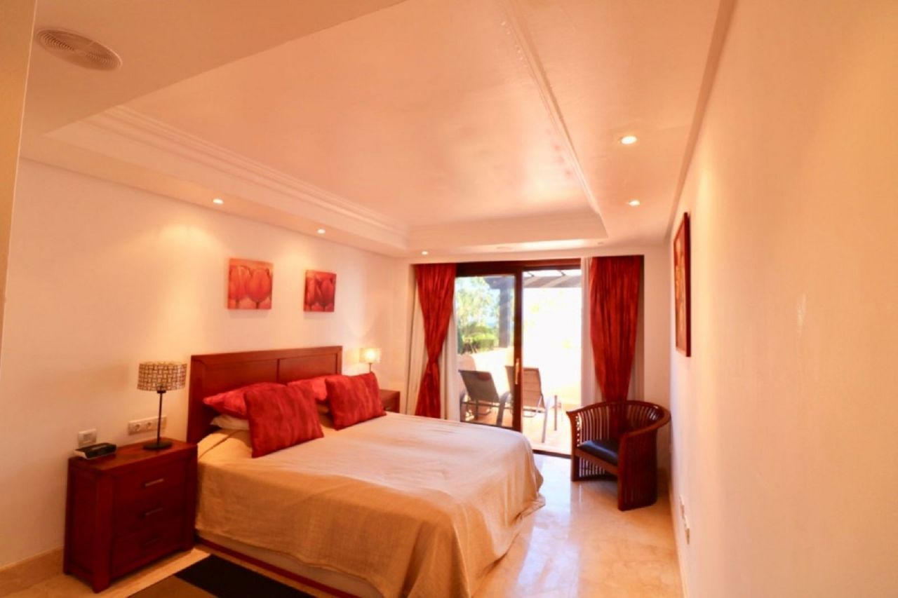 Fabulous Frontline Beach Apartment in Mar Azul 