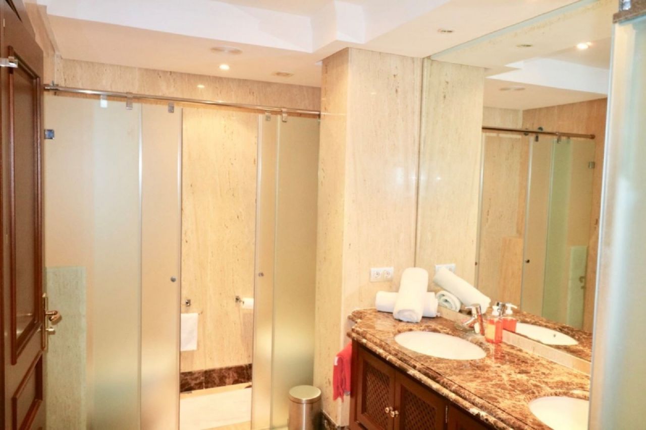 Fabulous Frontline Beach Apartment in Mar Azul 