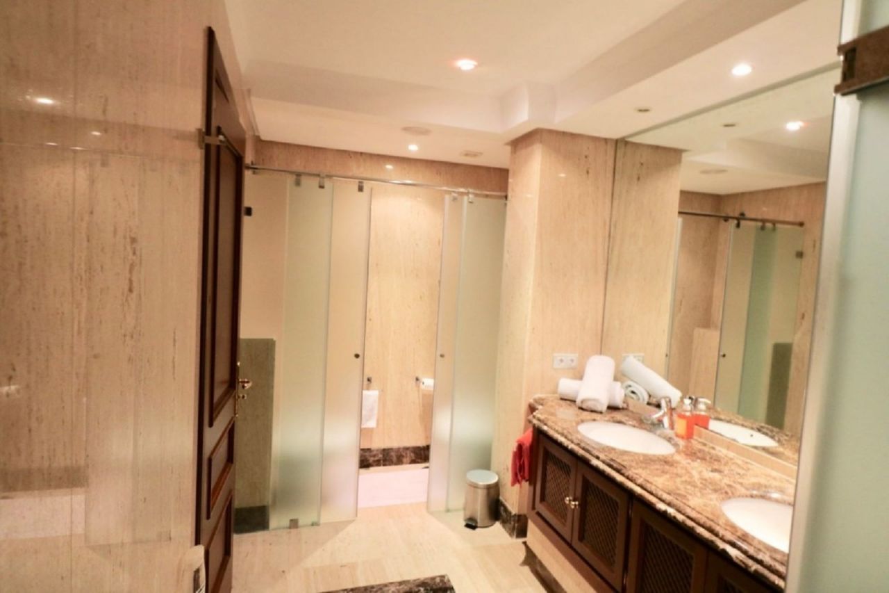 Fabulous Frontline Beach Apartment in Mar Azul 