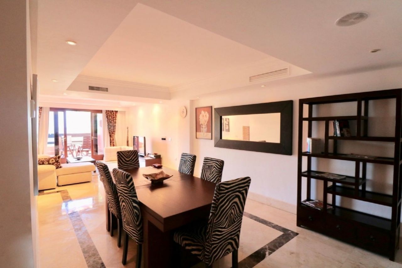 Fabulous Frontline Beach Apartment in Mar Azul 