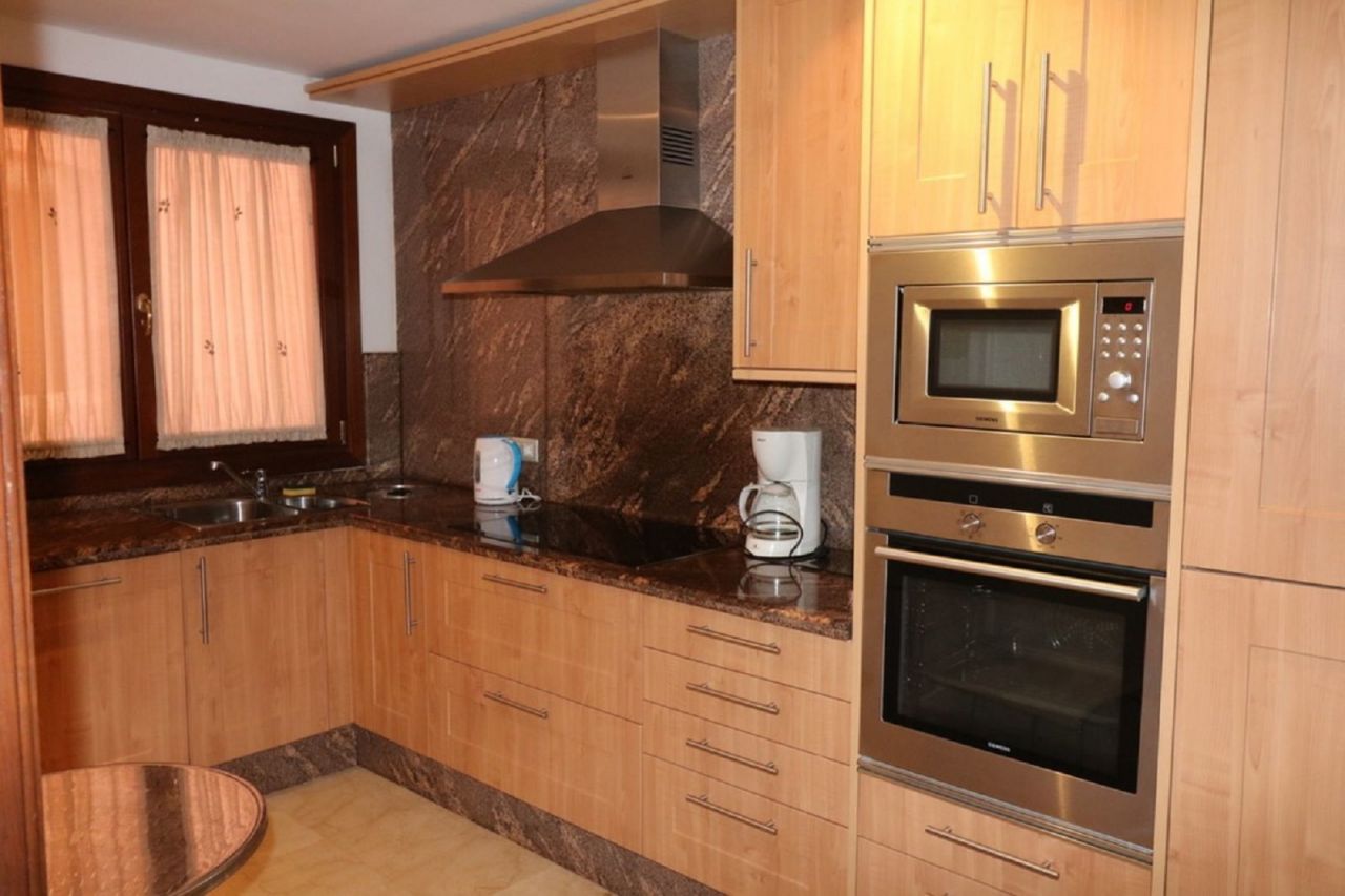 Fabulous Frontline Beach Apartment in Mar Azul 