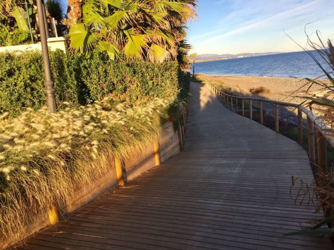 Fabulous Frontline Beach Apartment in Mar Azul 