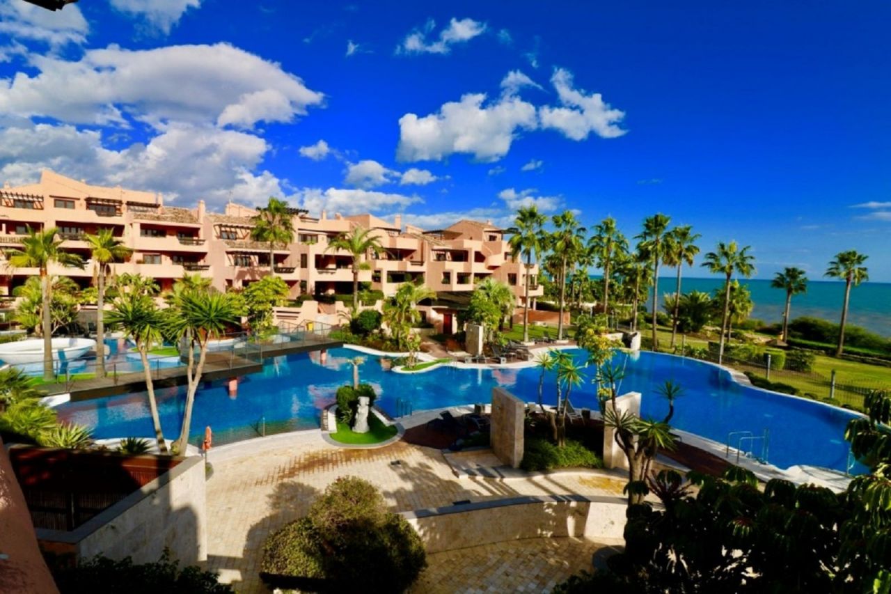 Fabulous Frontline Beach Apartment in Mar Azul 