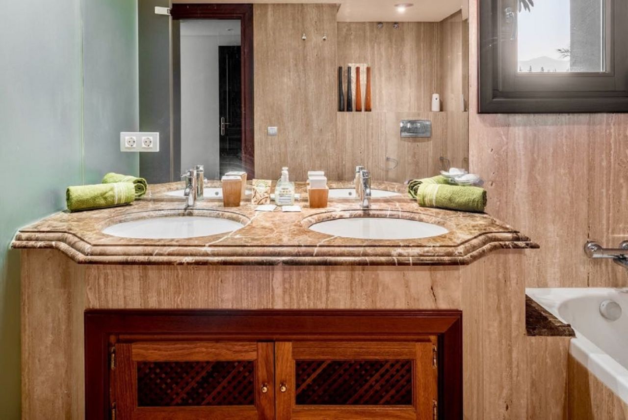 Splendid Frontline Beach apartment in Mar Azul