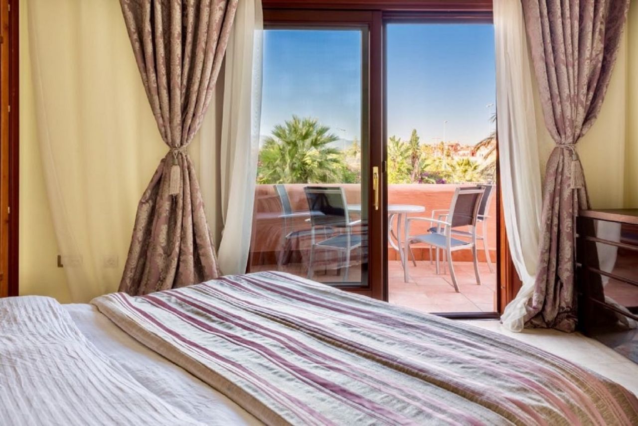 Splendid Frontline Beach apartment in Mar Azul