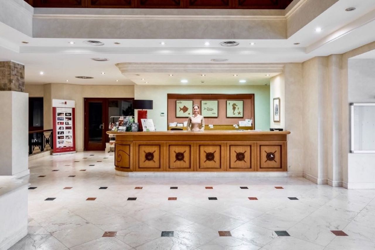 Splendid Frontline Beach apartment in Mar Azul