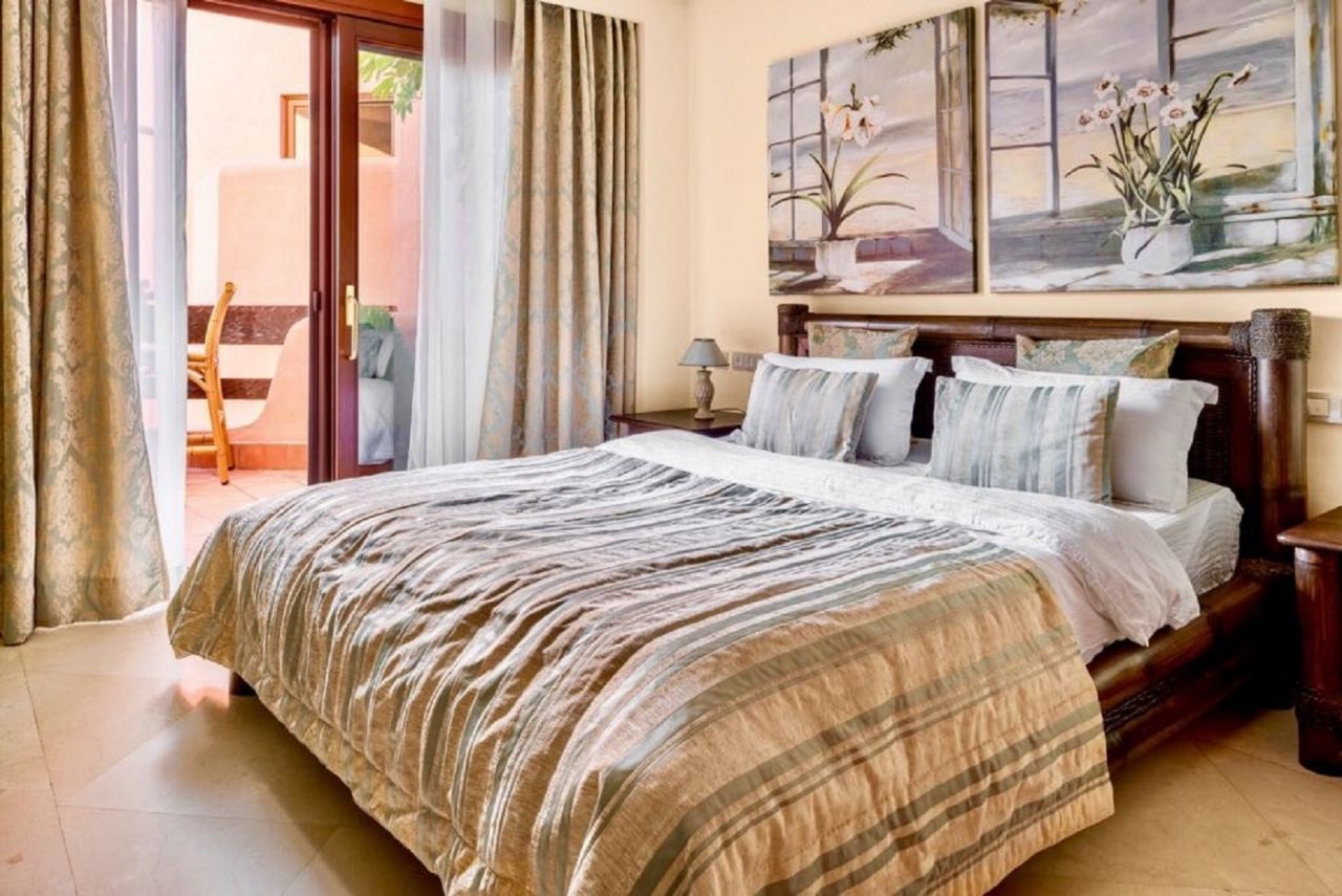 Splendid Frontline Beach apartment in Mar Azul