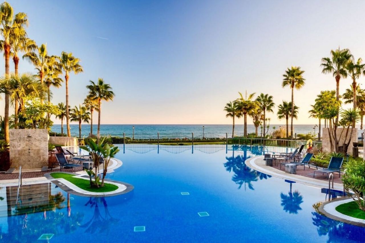 Splendid Frontline Beach apartment in Mar Azul