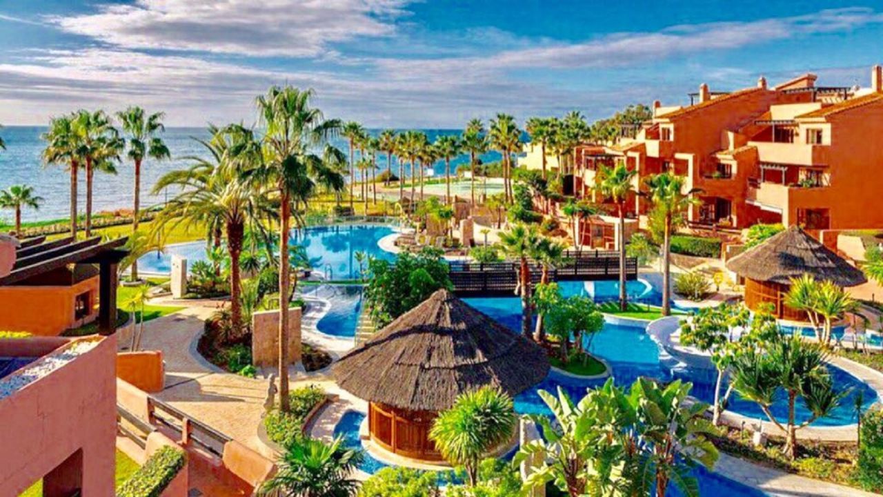 Splendid Frontline Beach apartment in Mar Azul