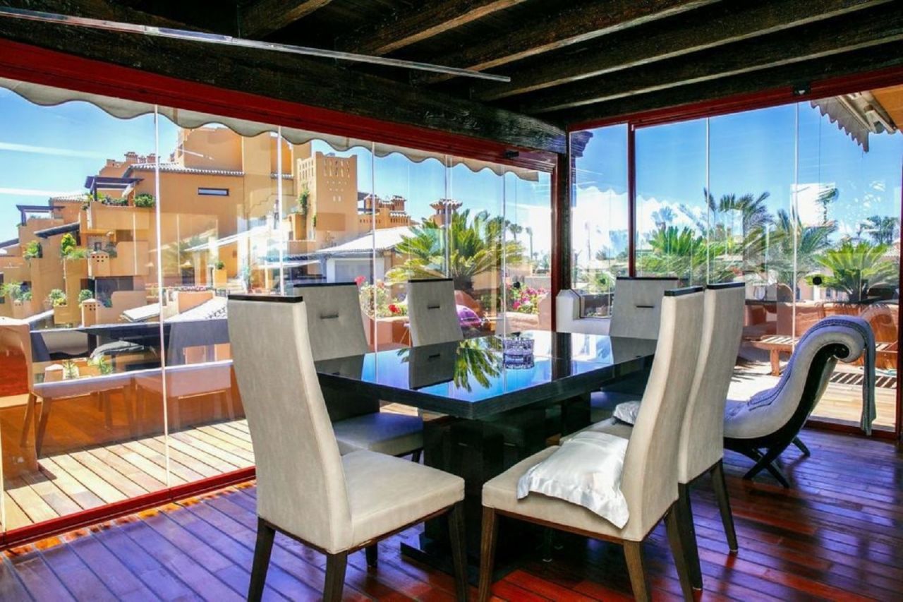 Amazing Beachside Apartment in Granados Playa