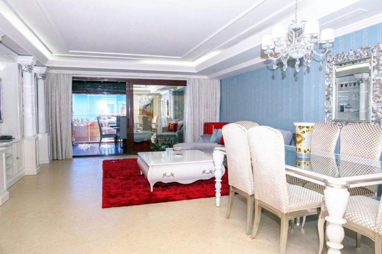 Amazing Beachside Apartment in Granados Playa