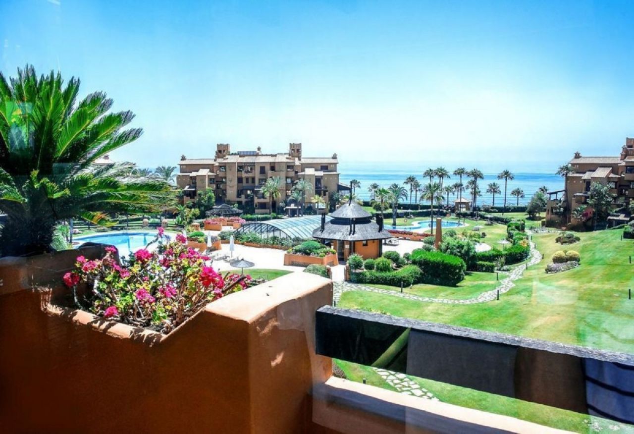 Amazing Beachside Apartment in Granados Playa