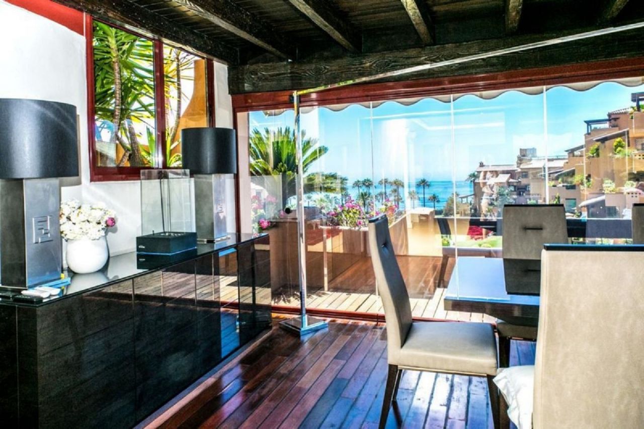 Amazing Beachside Apartment in Granados Playa