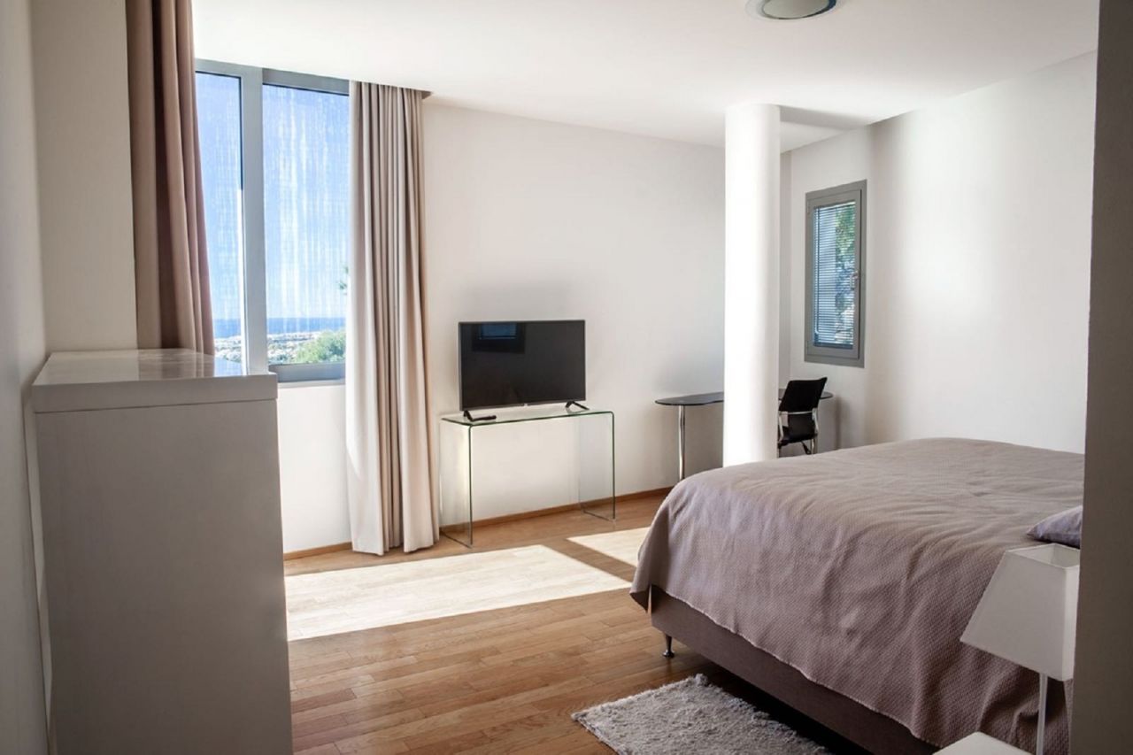 Modernstyle villa with panoramic sea views in Sierra Blanca