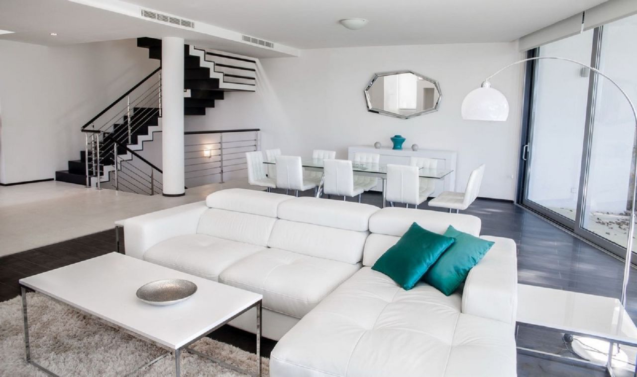 Modernstyle villa with panoramic sea views in Sierra Blanca