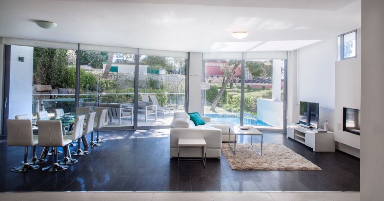 Modernstyle villa with panoramic sea views in Sierra Blanca