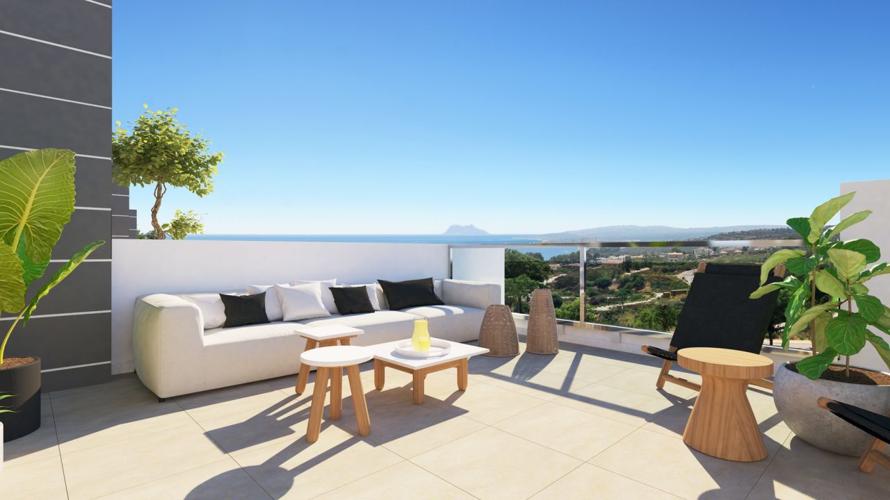 New Townhouses with sea views close to Sotogrande
