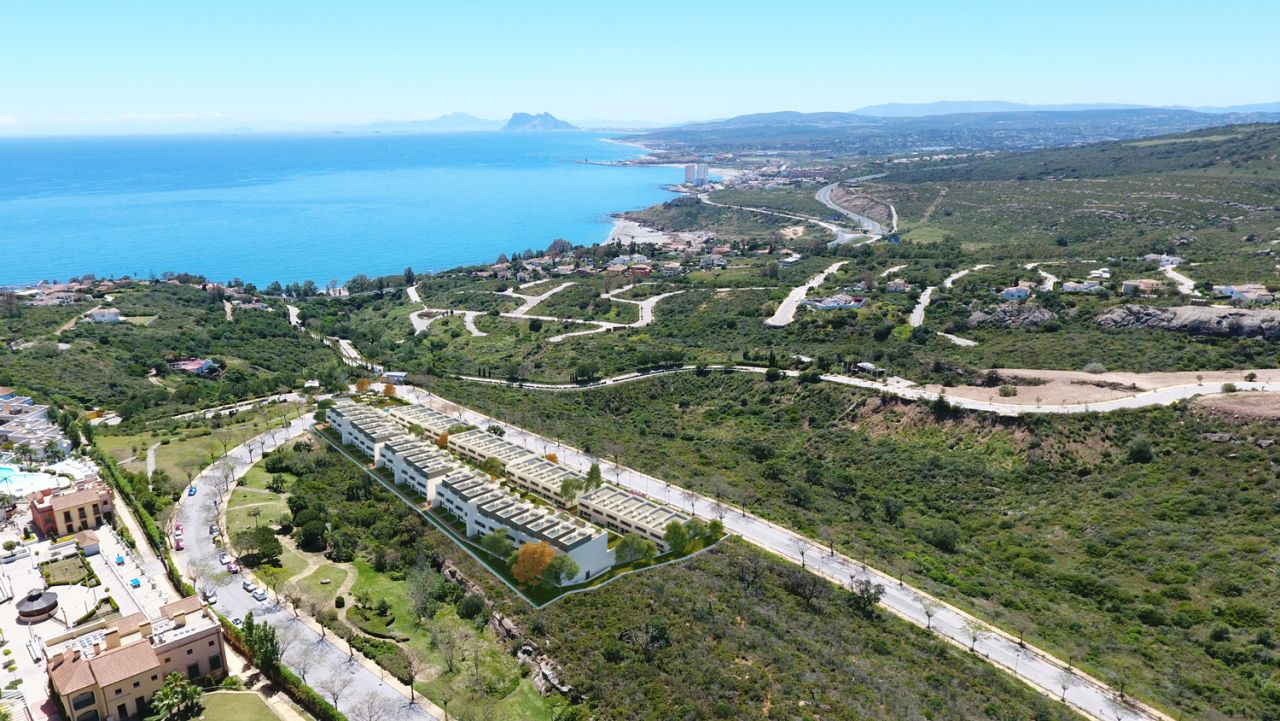New Townhouses with sea views close to Sotogrande
