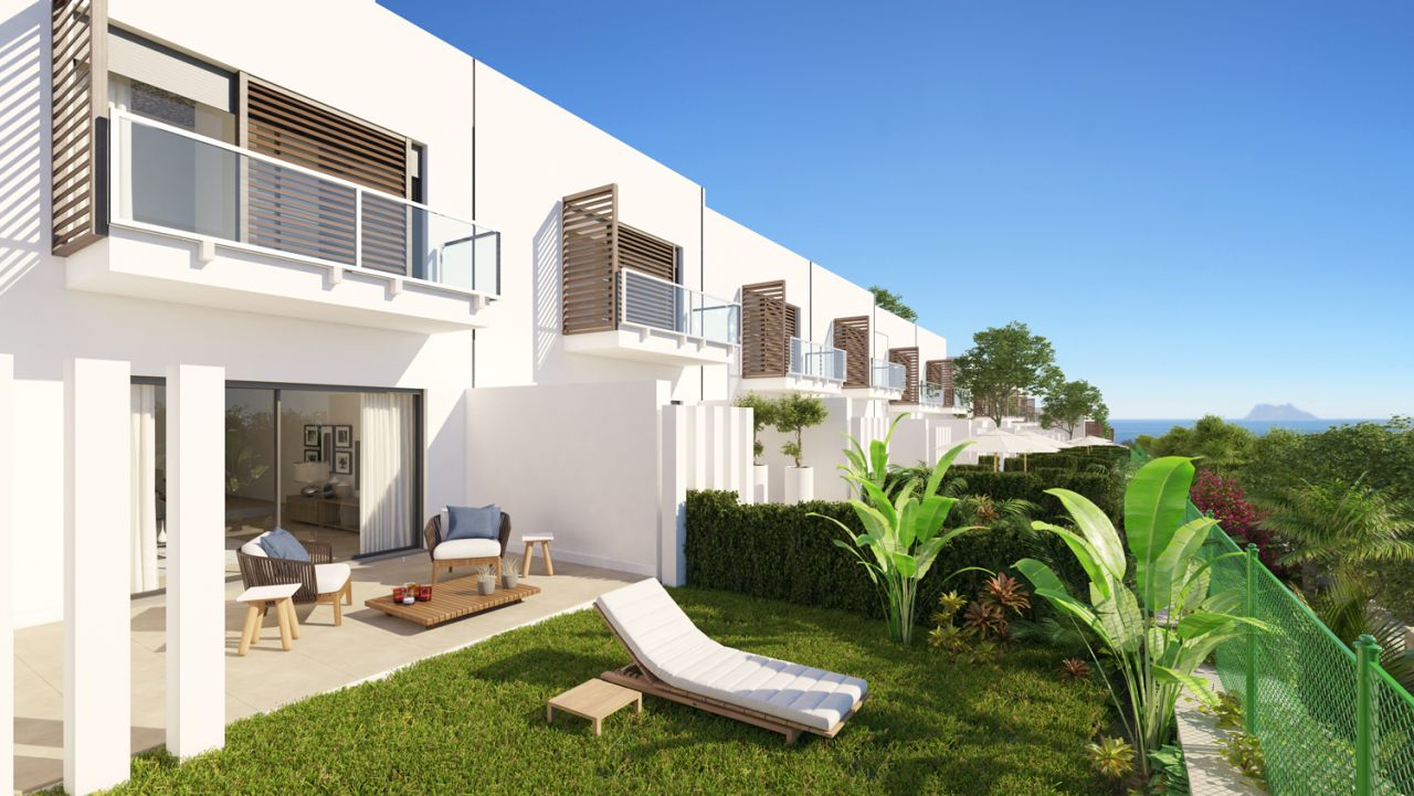 New Townhouses with sea views close to Sotogrande