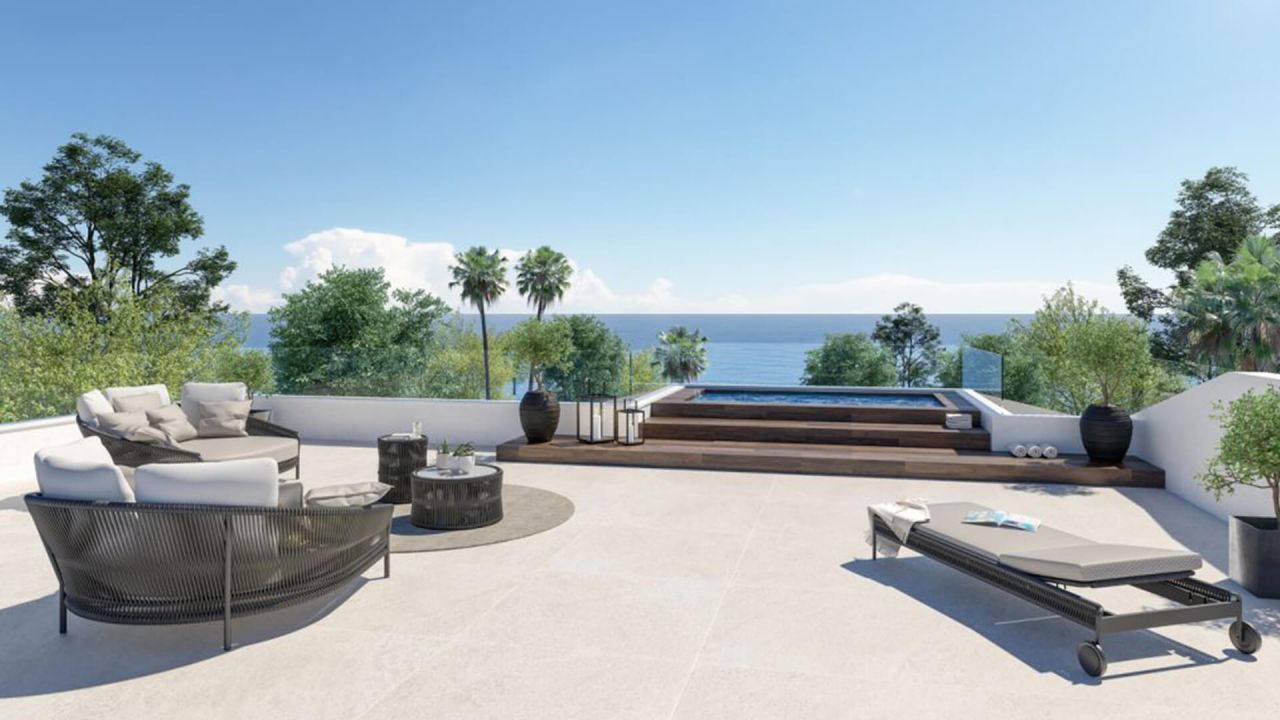 Exclusive Luxury Villas at 50m from the beach and close to Puerto Banus