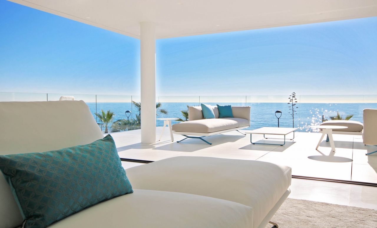 Marvelous First Line Beach Development