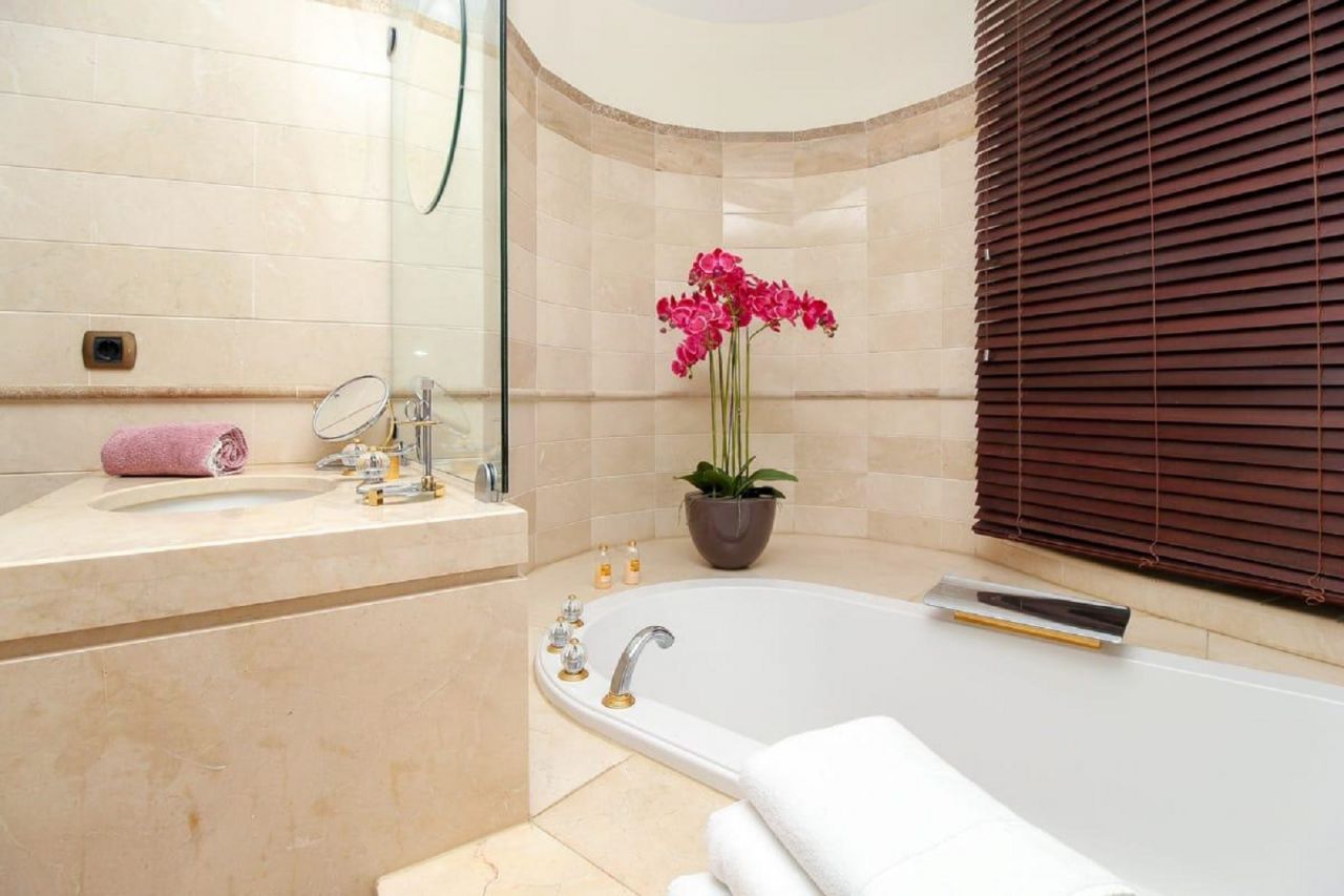 Fabulous Frontline Beach Duplex with sea views in Puerto Banus