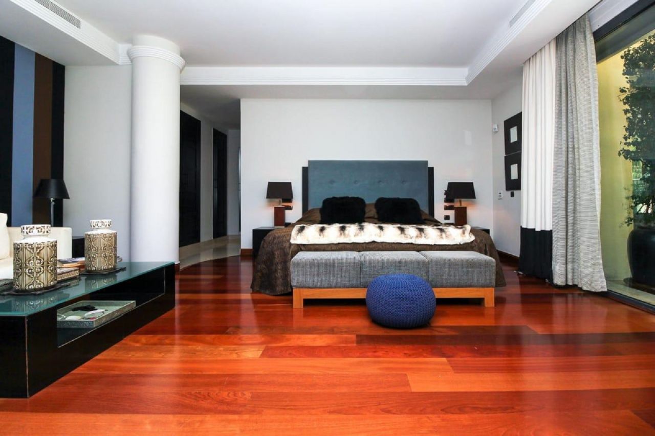 Fabulous Frontline Beach Duplex with sea views in Puerto Banus