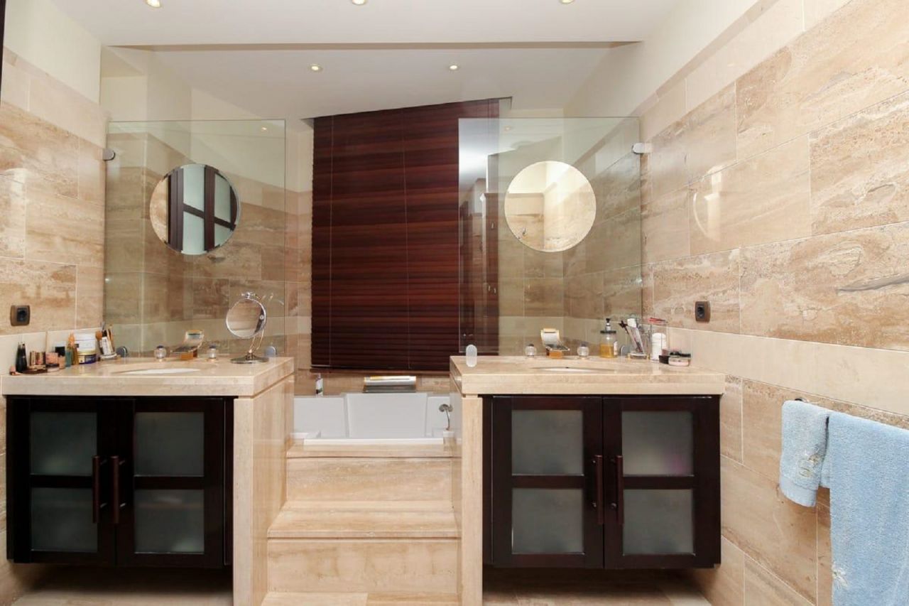 Fabulous Frontline Beach Duplex with sea views in Puerto Banus