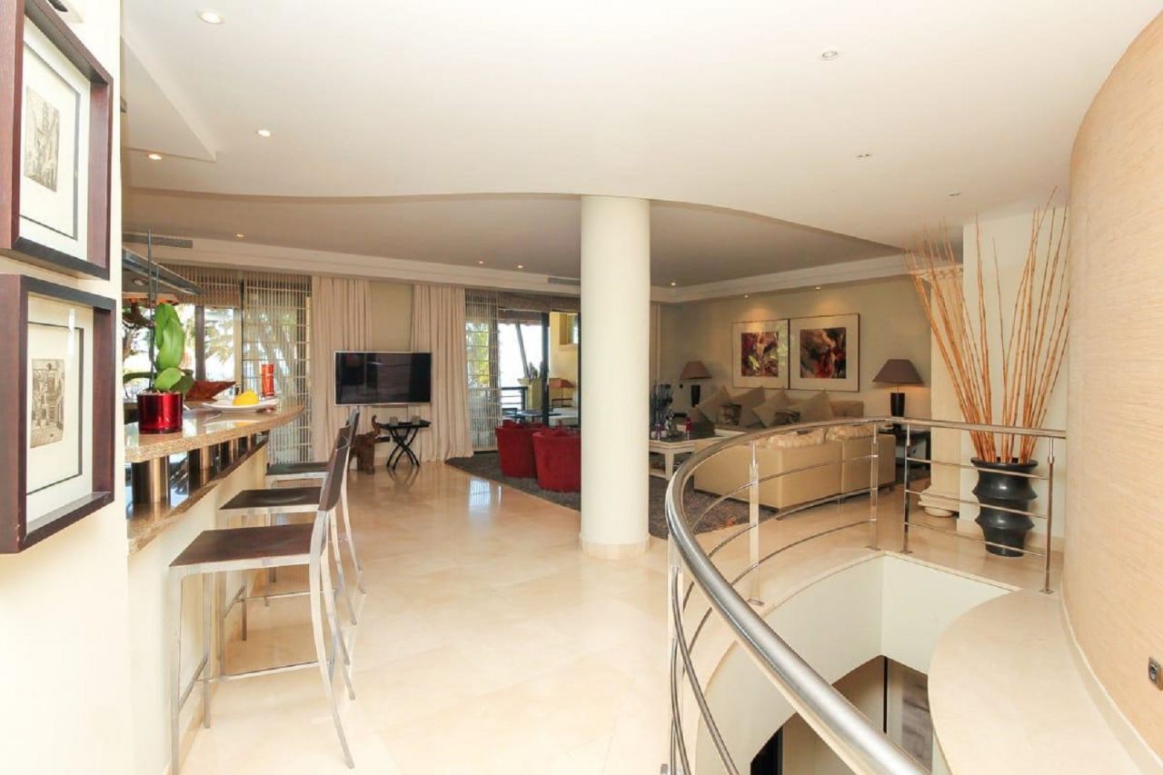 Fabulous Frontline Beach Duplex with sea views in Puerto Banus
