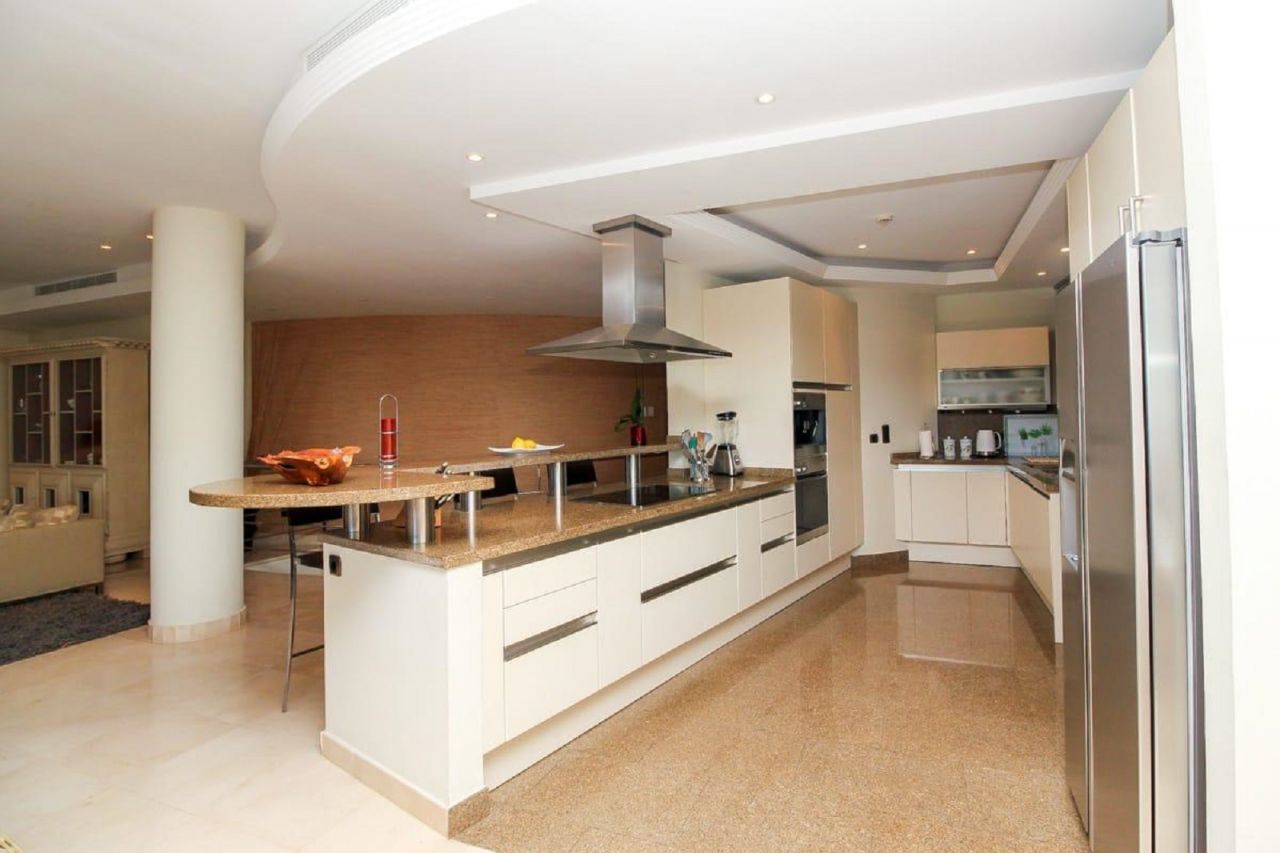 Fabulous Frontline Beach Duplex with sea views in Puerto Banus