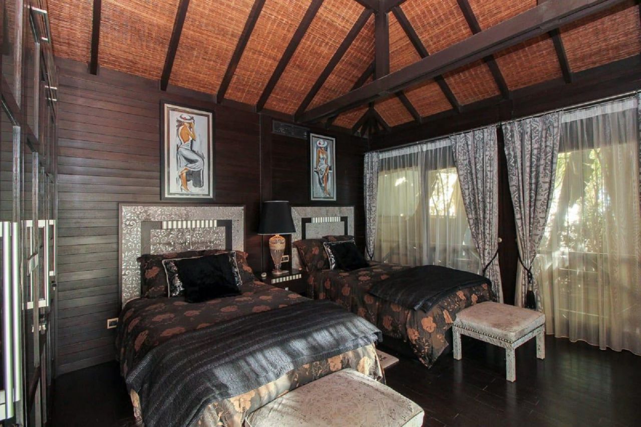 Fabulous Frontline Beach Duplex with sea views in Puerto Banus