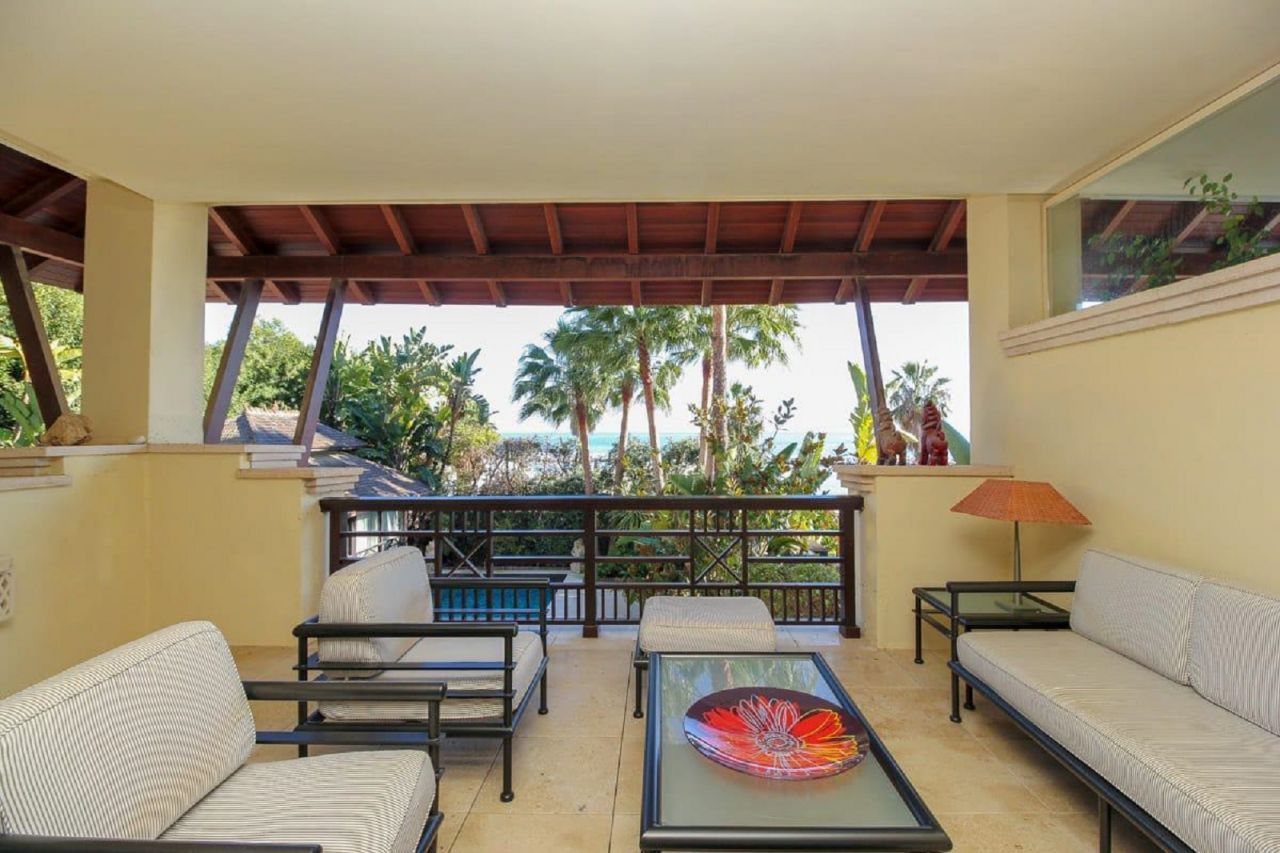 Fabulous Frontline Beach Duplex with sea views in Puerto Banus