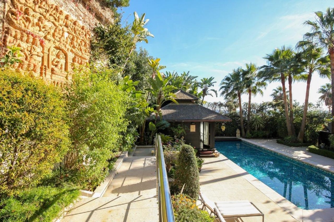 Fabulous Frontline Beach Duplex with sea views in Puerto Banus