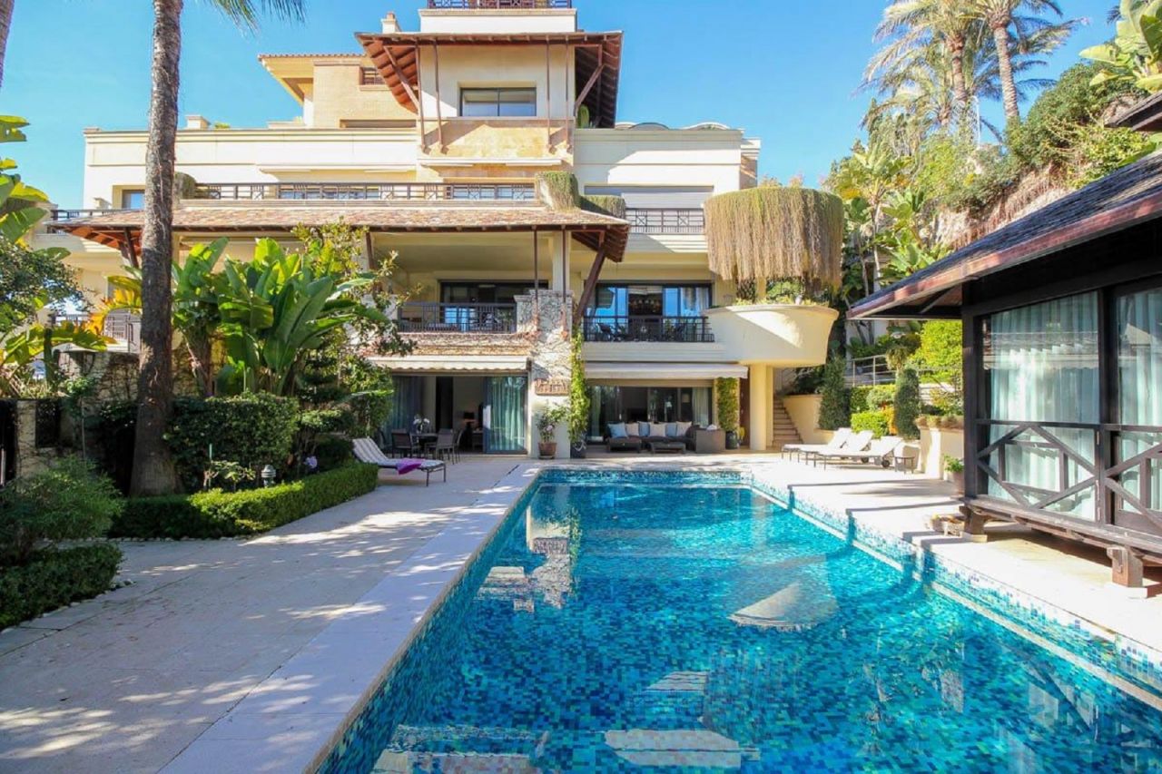 Fabulous Frontline Beach Duplex with sea views in Puerto Banus