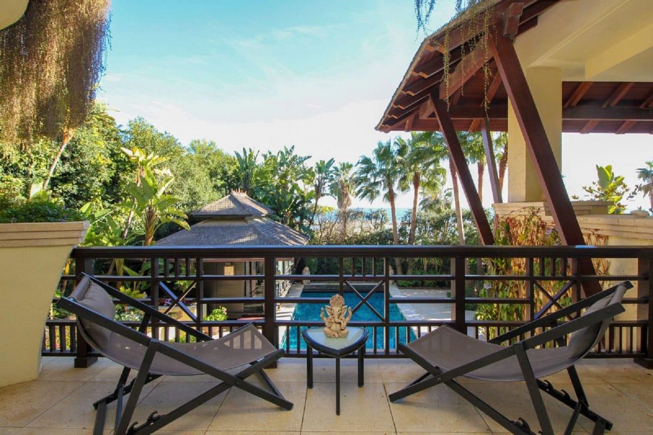 Fabulous Frontline Beach Duplex with sea views in Puerto Banus