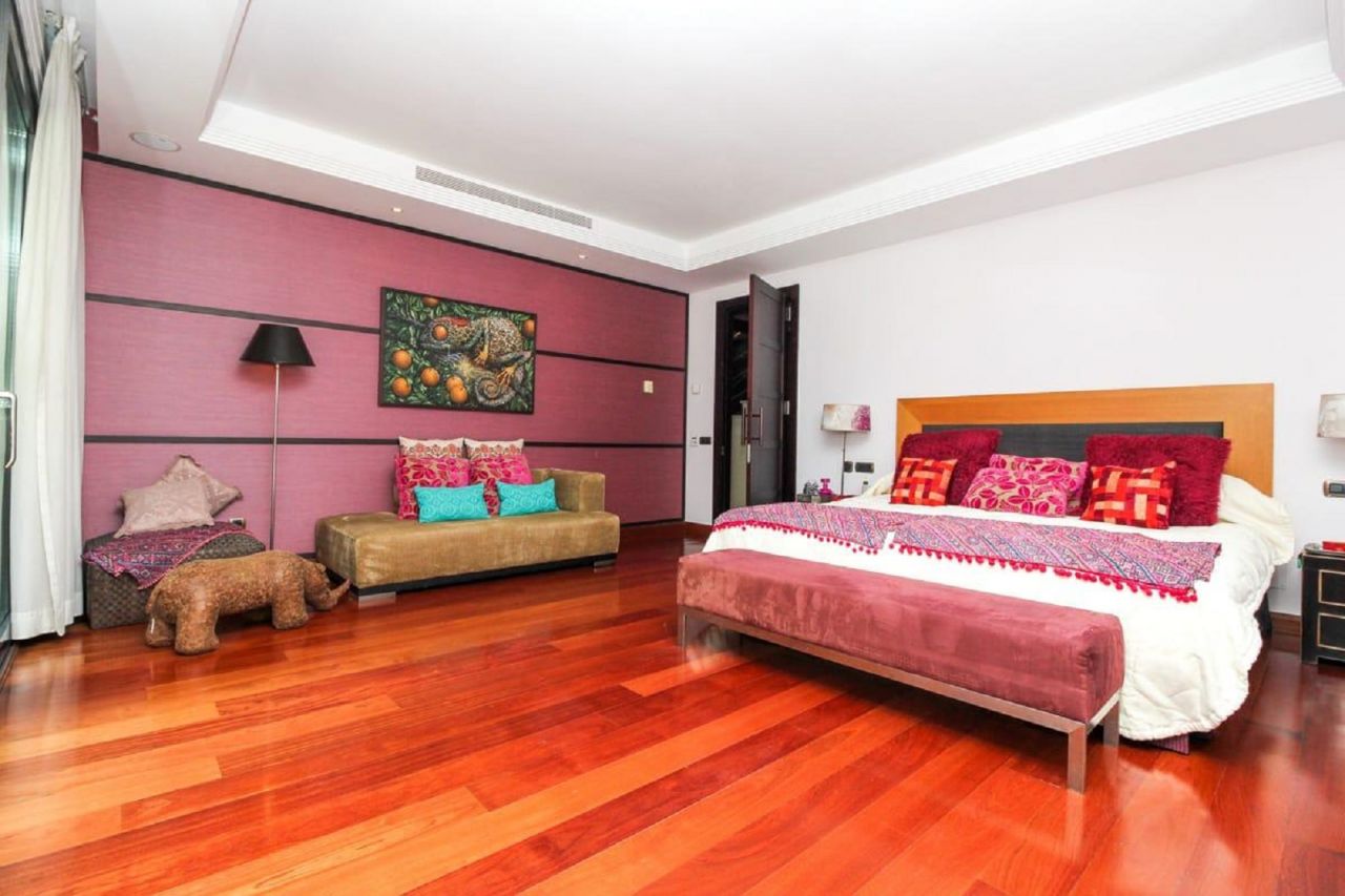 Fabulous Frontline Beach Duplex with sea views in Puerto Banus