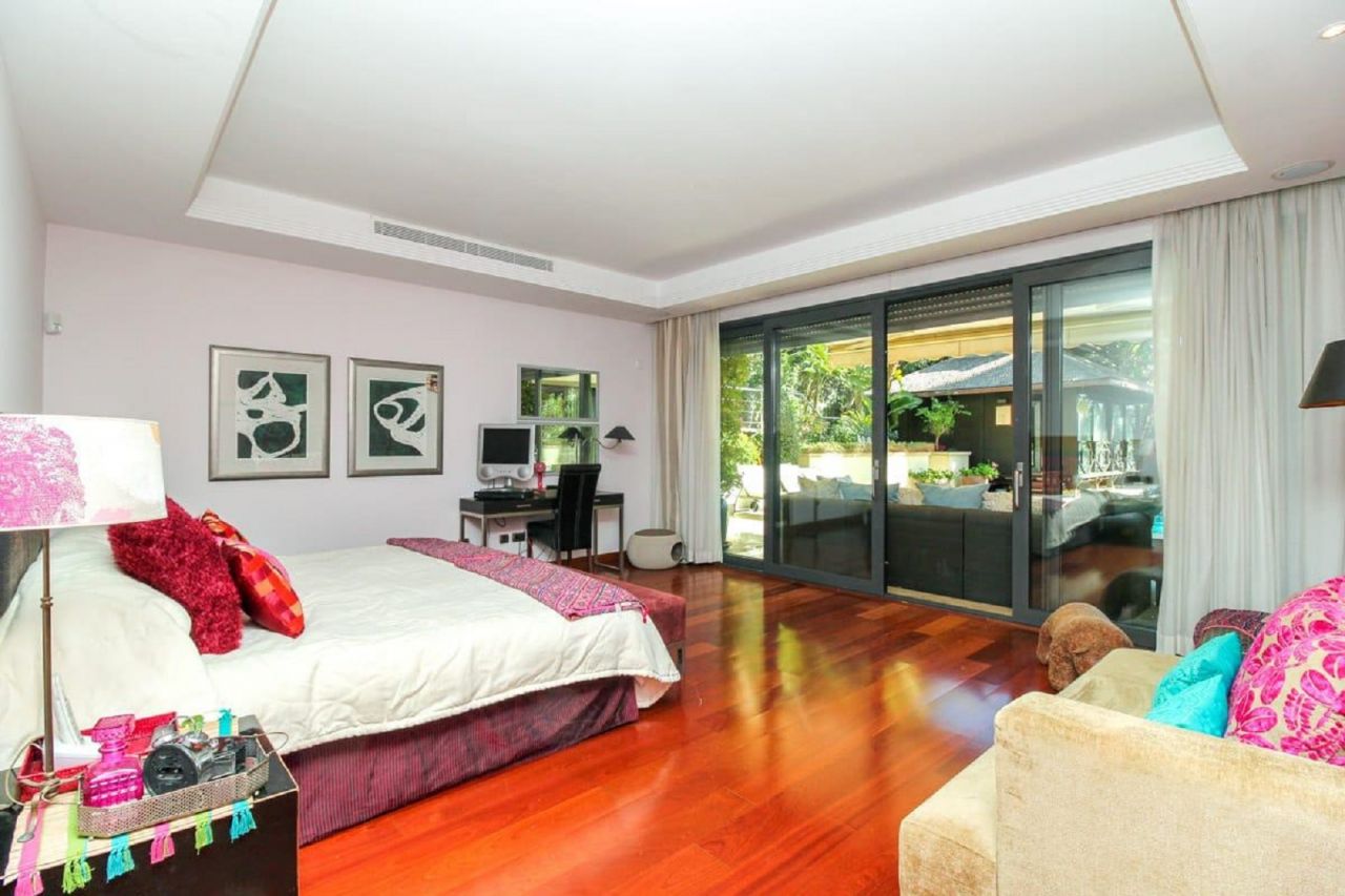 Fabulous Frontline Beach Duplex with sea views in Puerto Banus