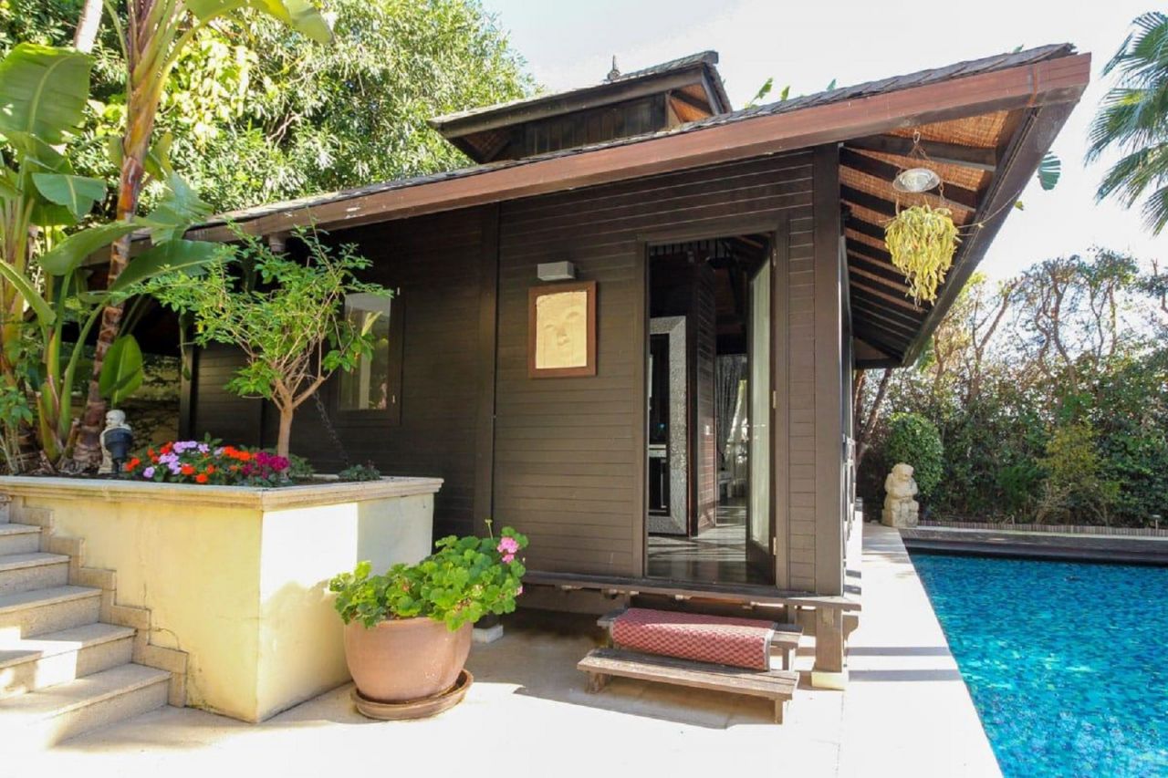 Fabulous Frontline Beach Duplex with sea views in Puerto Banus