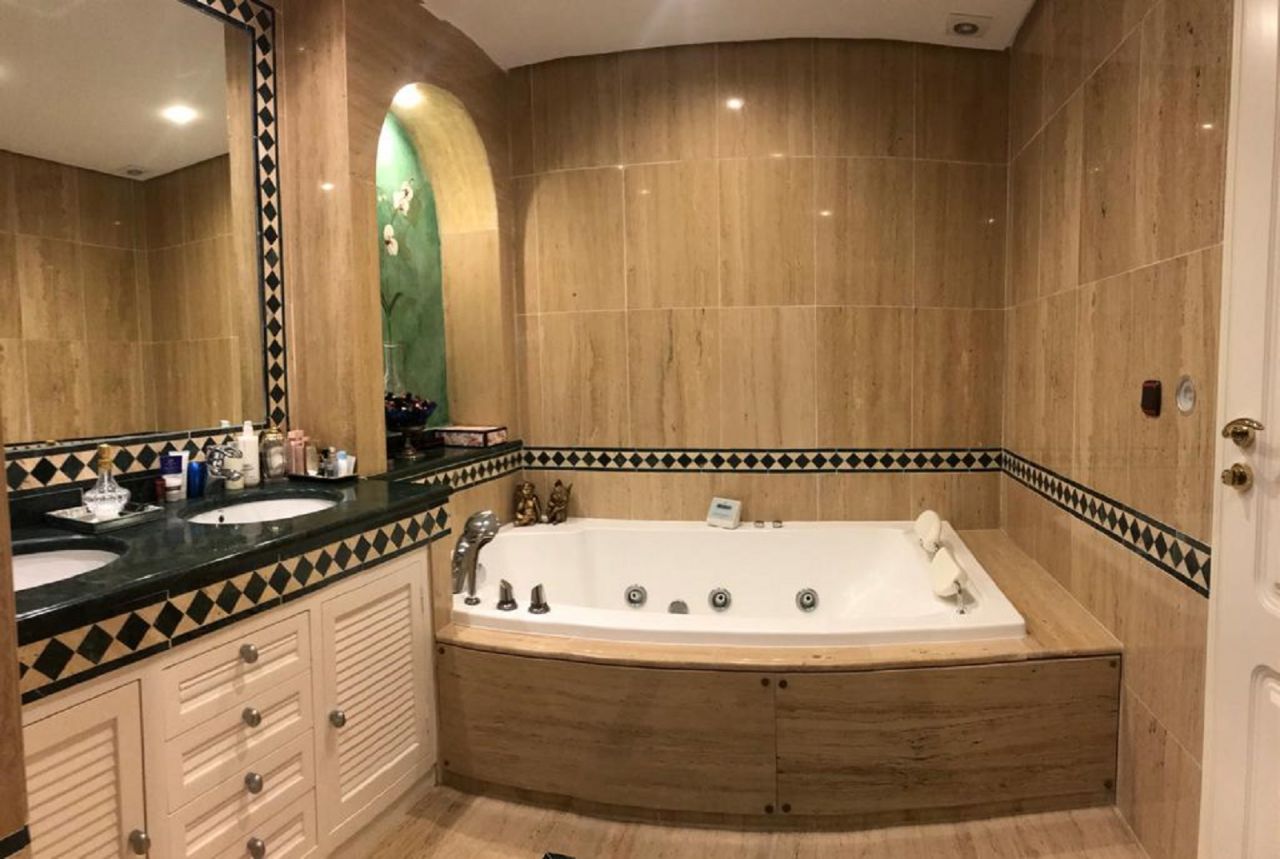 STUNNING LUXURY PENTHOUSE WITH SEA VIEWS