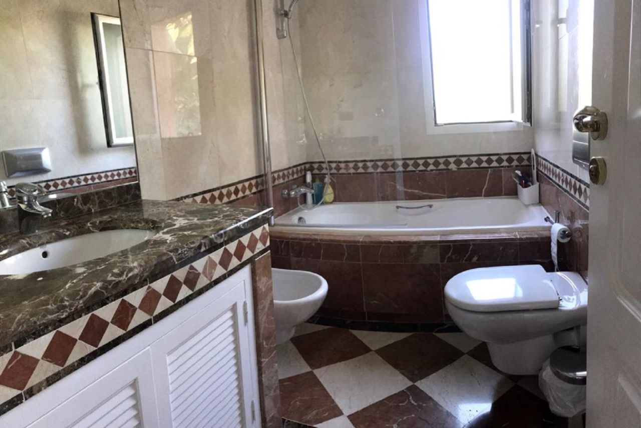 STUNNING LUXURY PENTHOUSE WITH SEA VIEWS