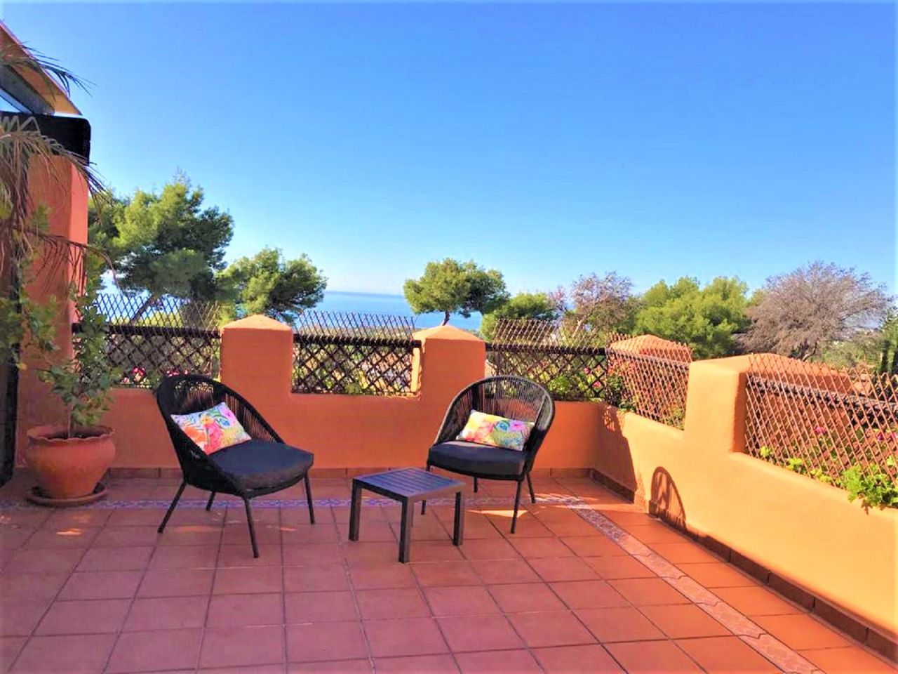 STUNNING LUXURY PENTHOUSE WITH SEA VIEWS